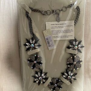 Sparkly necklace and bracelet set